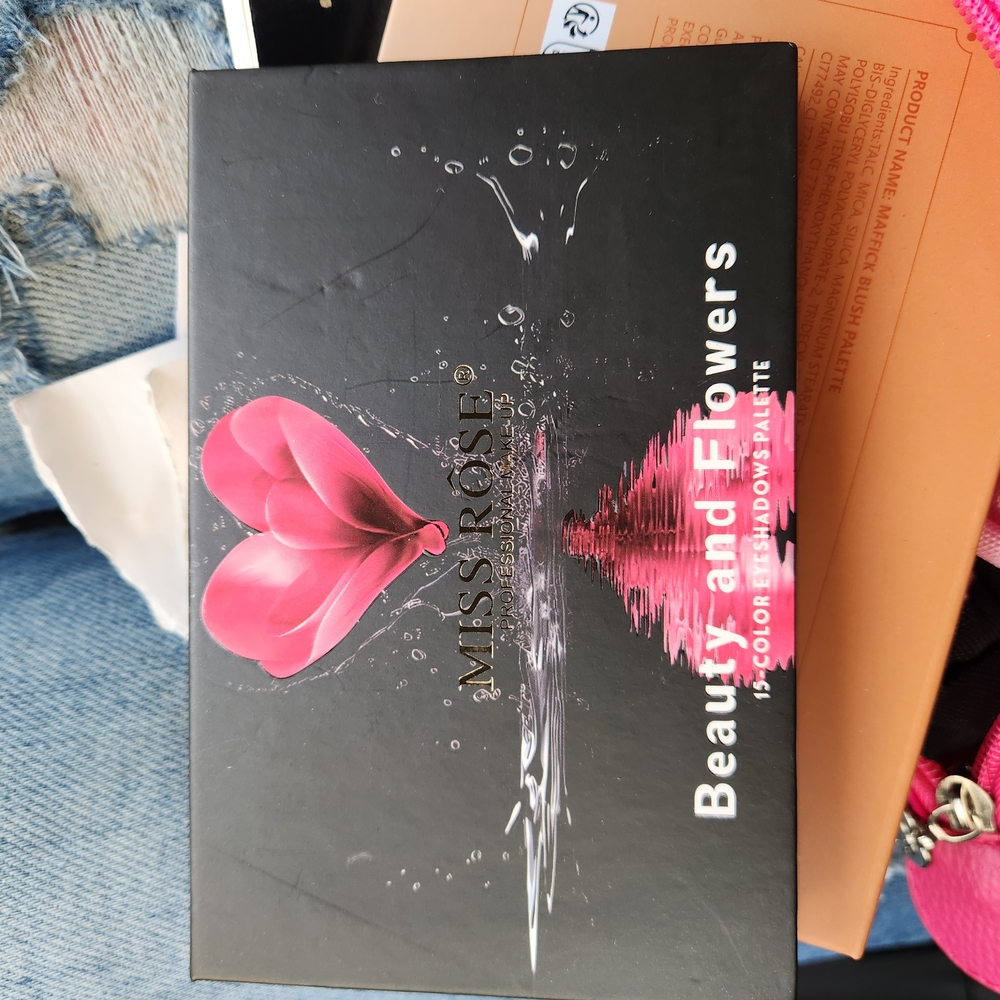 Miss Rose Beauty and Flowers Eyeshadow Palette